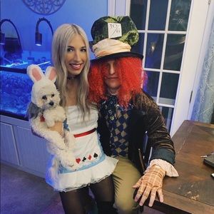 Alice in wonderland in Mad Hatter costumes